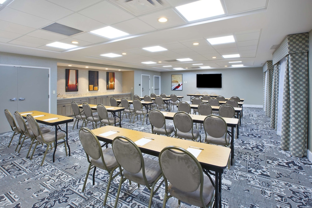 hampton inn and suites alliance