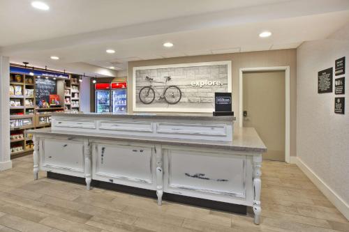 hampton inn and suites alliance