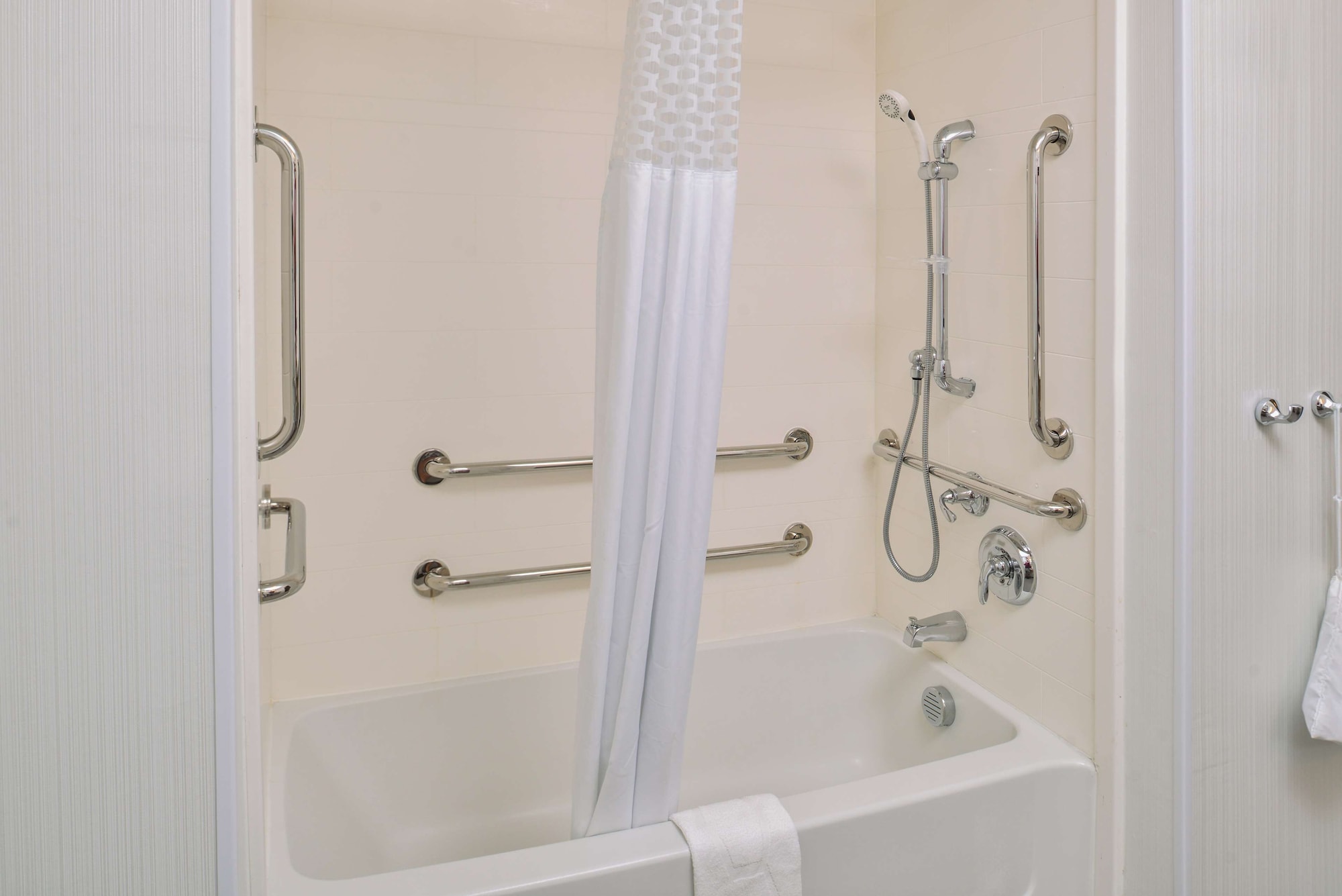 hampton inn and suites altoona des moines
