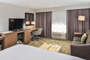 hampton inn and suites altoona des moines
