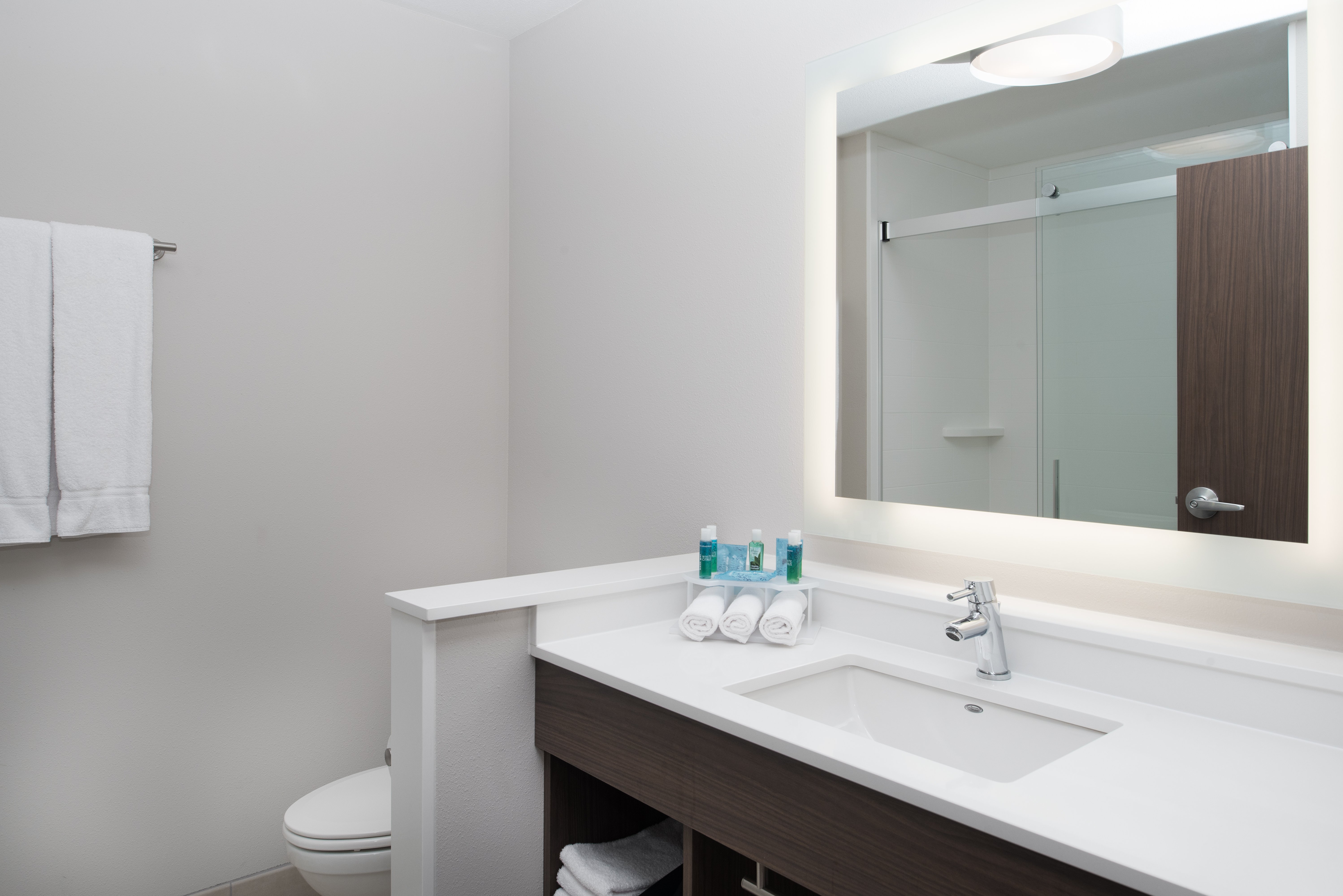 holiday inn express and suites kingdom city by ihg