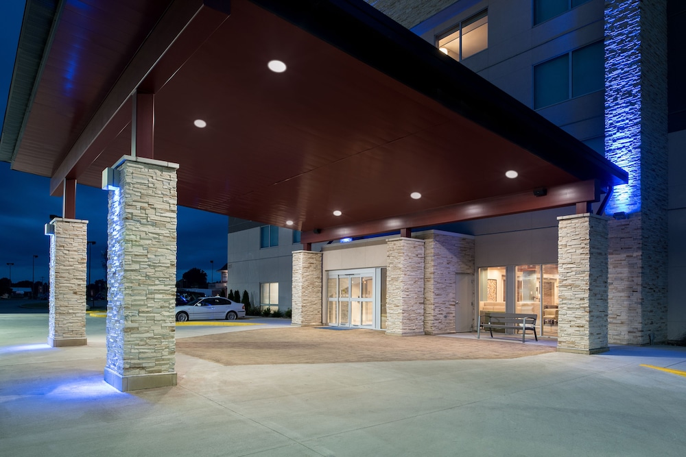holiday inn express and suites kingdom city by ihg