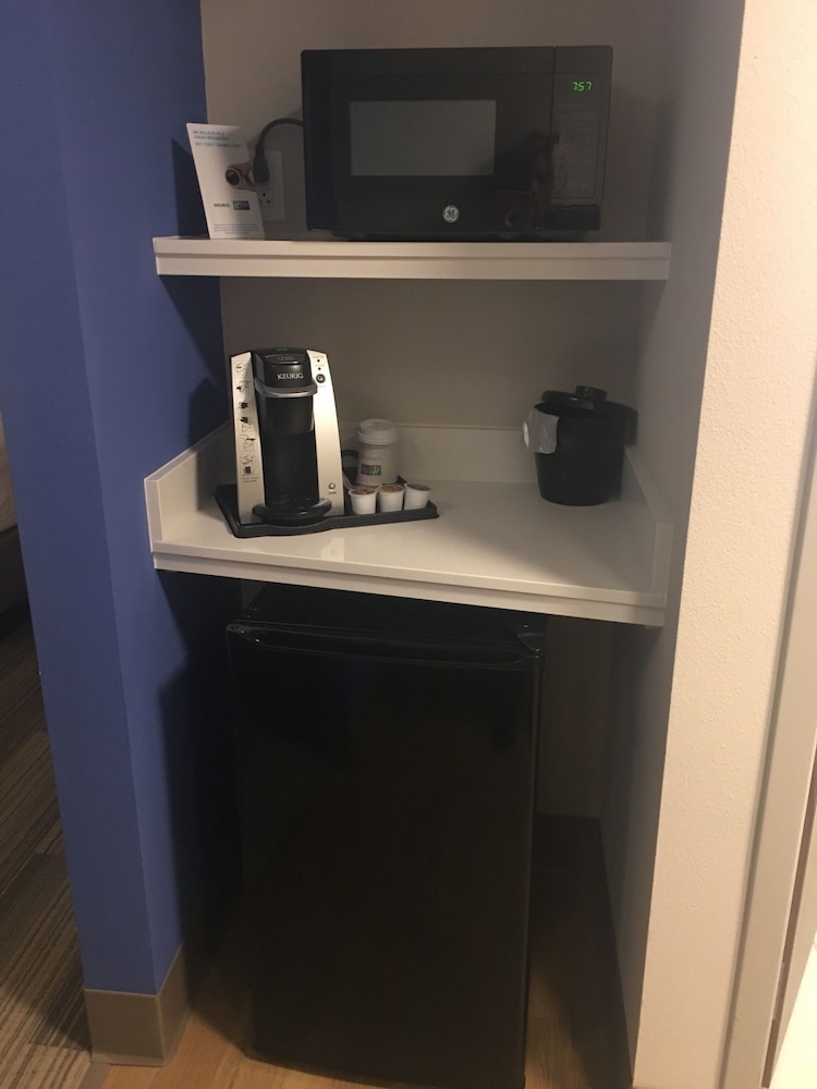 holiday inn express and suites kingdom city by ihg