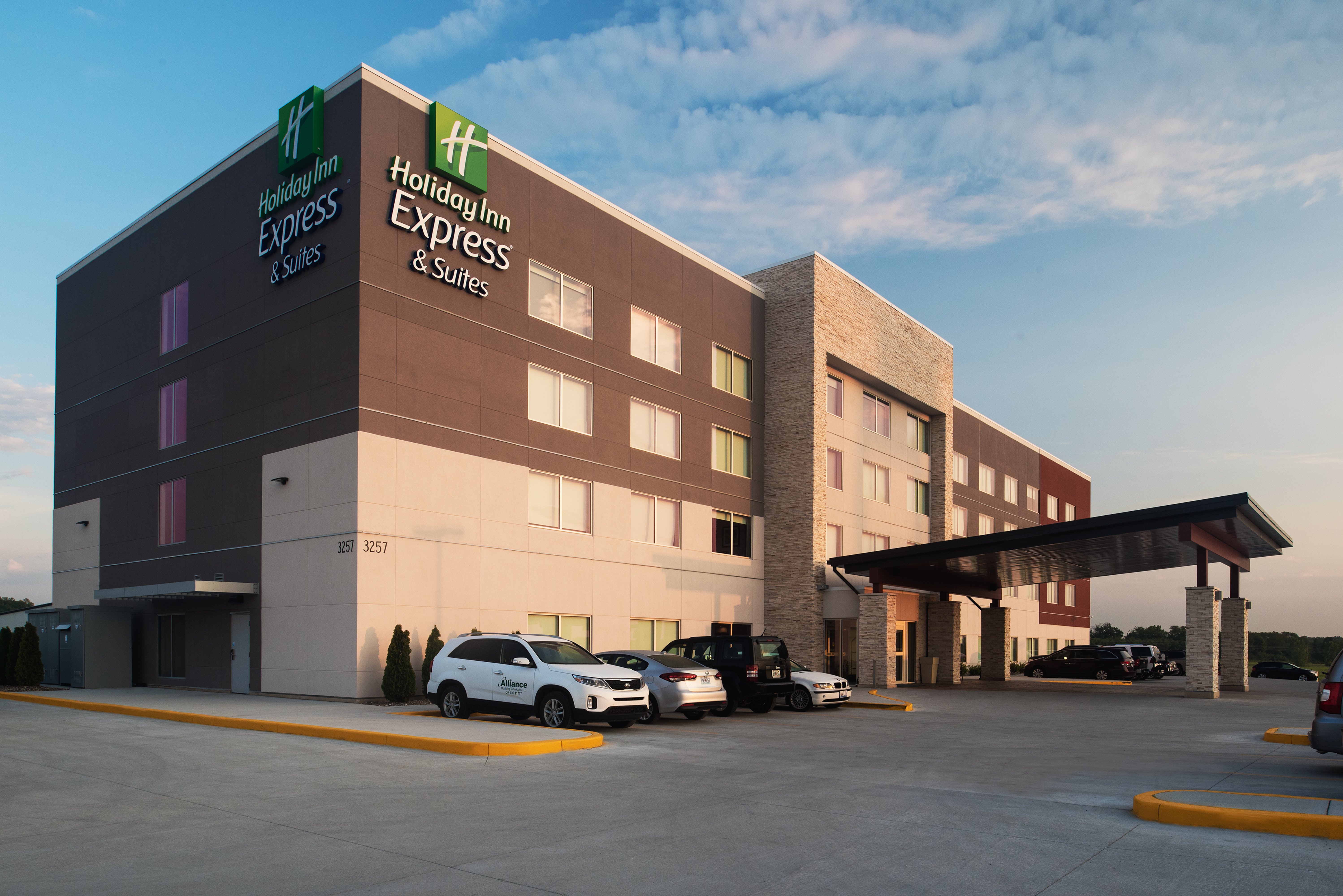 holiday inn express and suites kingdom city by ihg