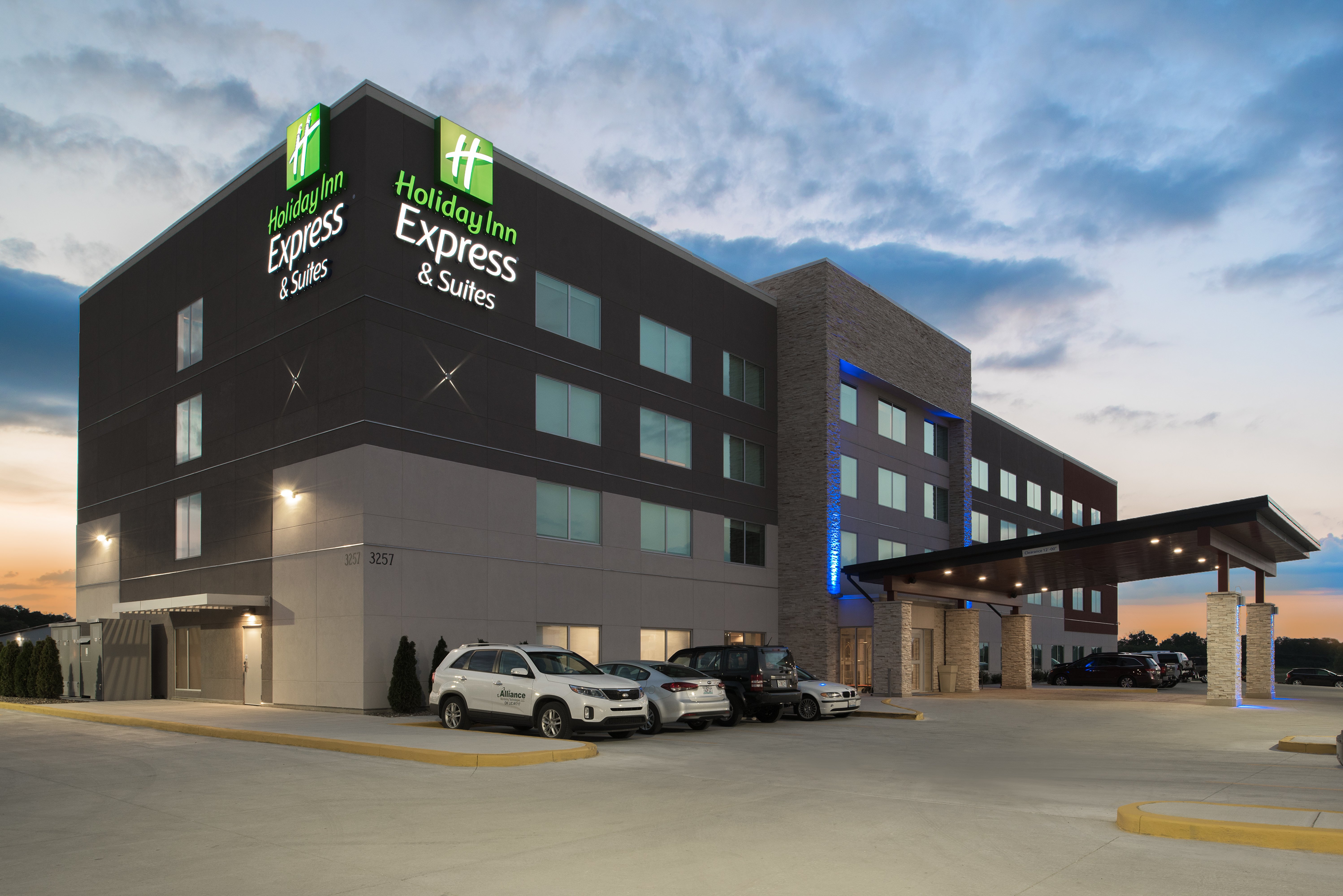 holiday inn express and suites kingdom city by ihg