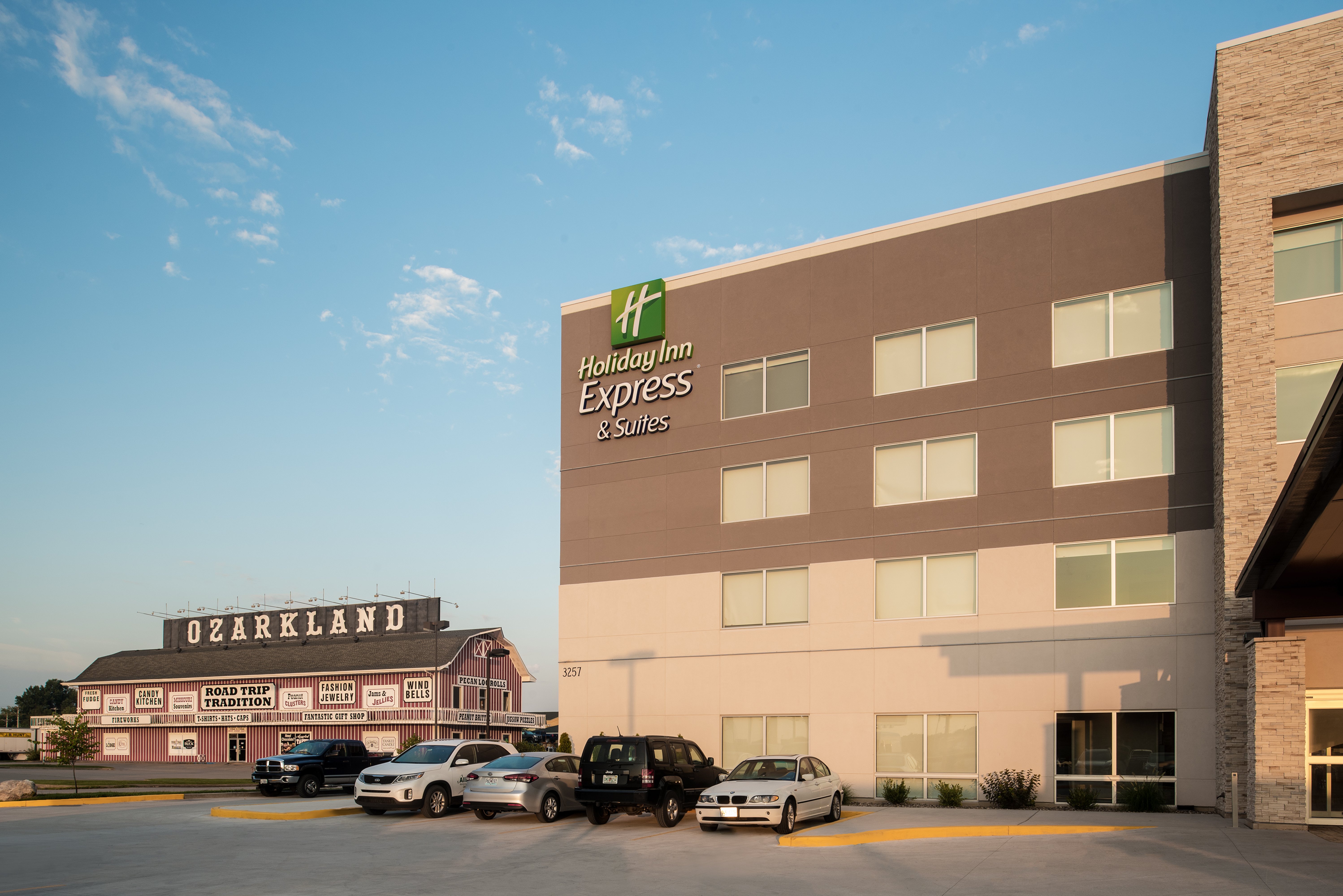 holiday inn express and suites kingdom city by ihg