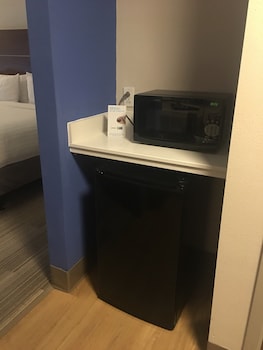 Holiday Inn Express & Suites Kingdom City By Ihg,Columbia>>Boone County,3 star