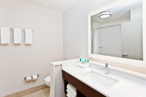 holiday inn express and suites cartersville by ihg