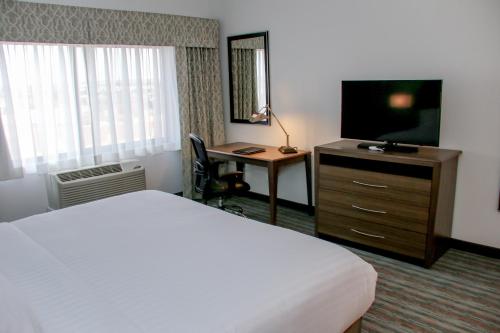holiday inn and suites denver tech center centennial by ihg
