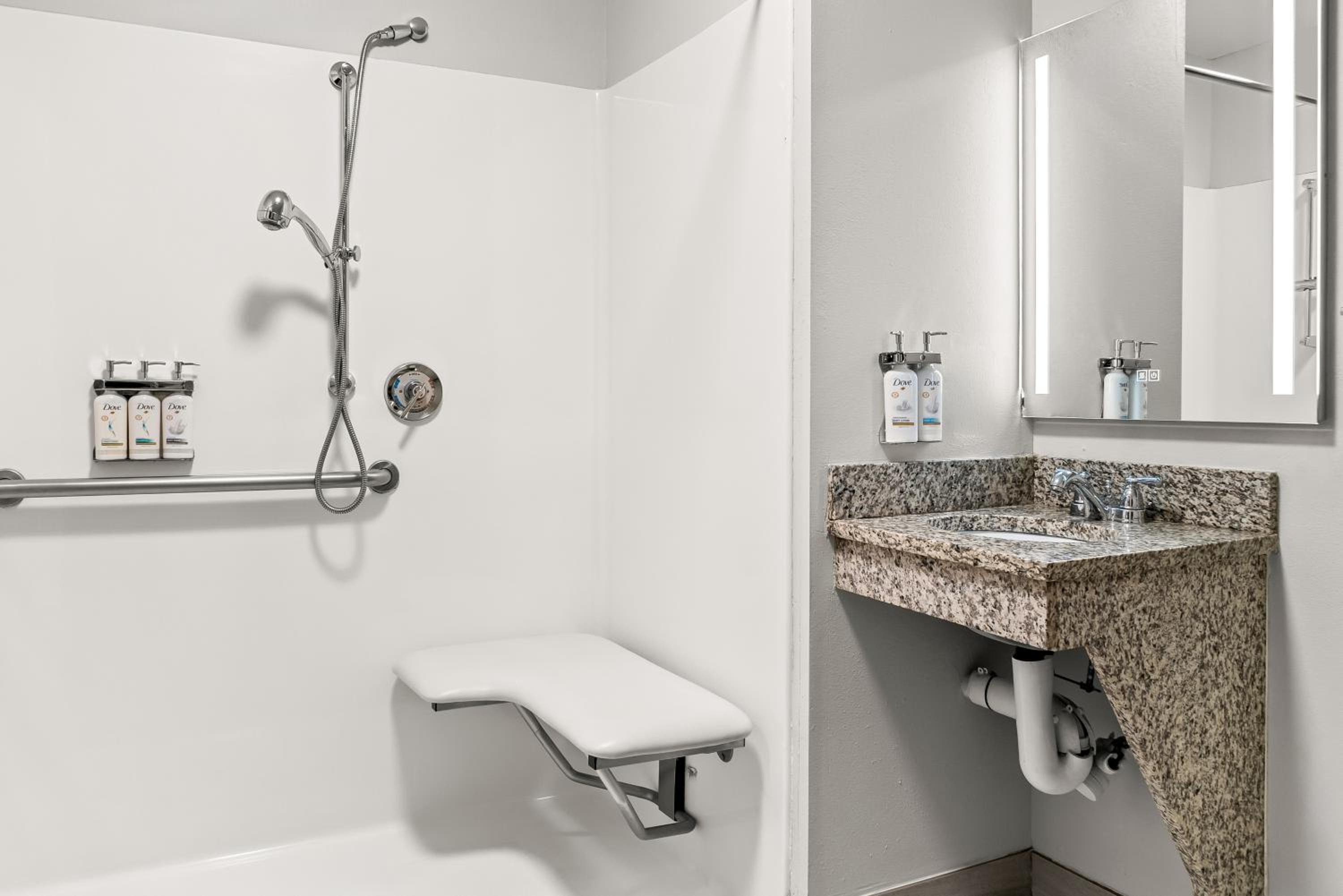 holiday inn express and suites detroit northwest livonia