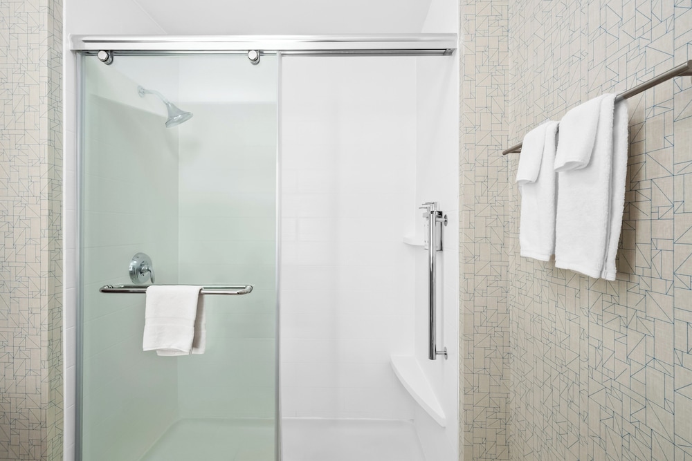 holiday inn express and suites detroit northwest livonia