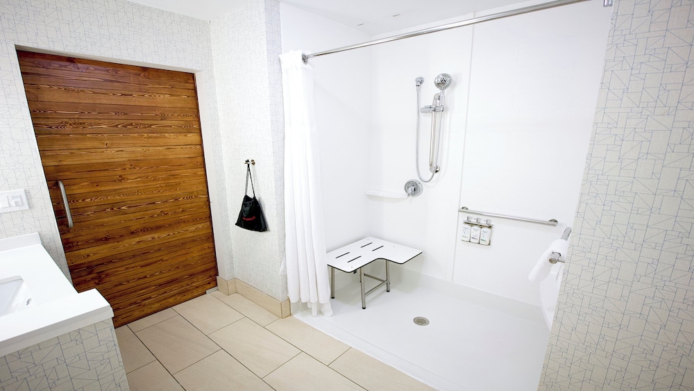 holiday inn express and suites detroit northwest livonia