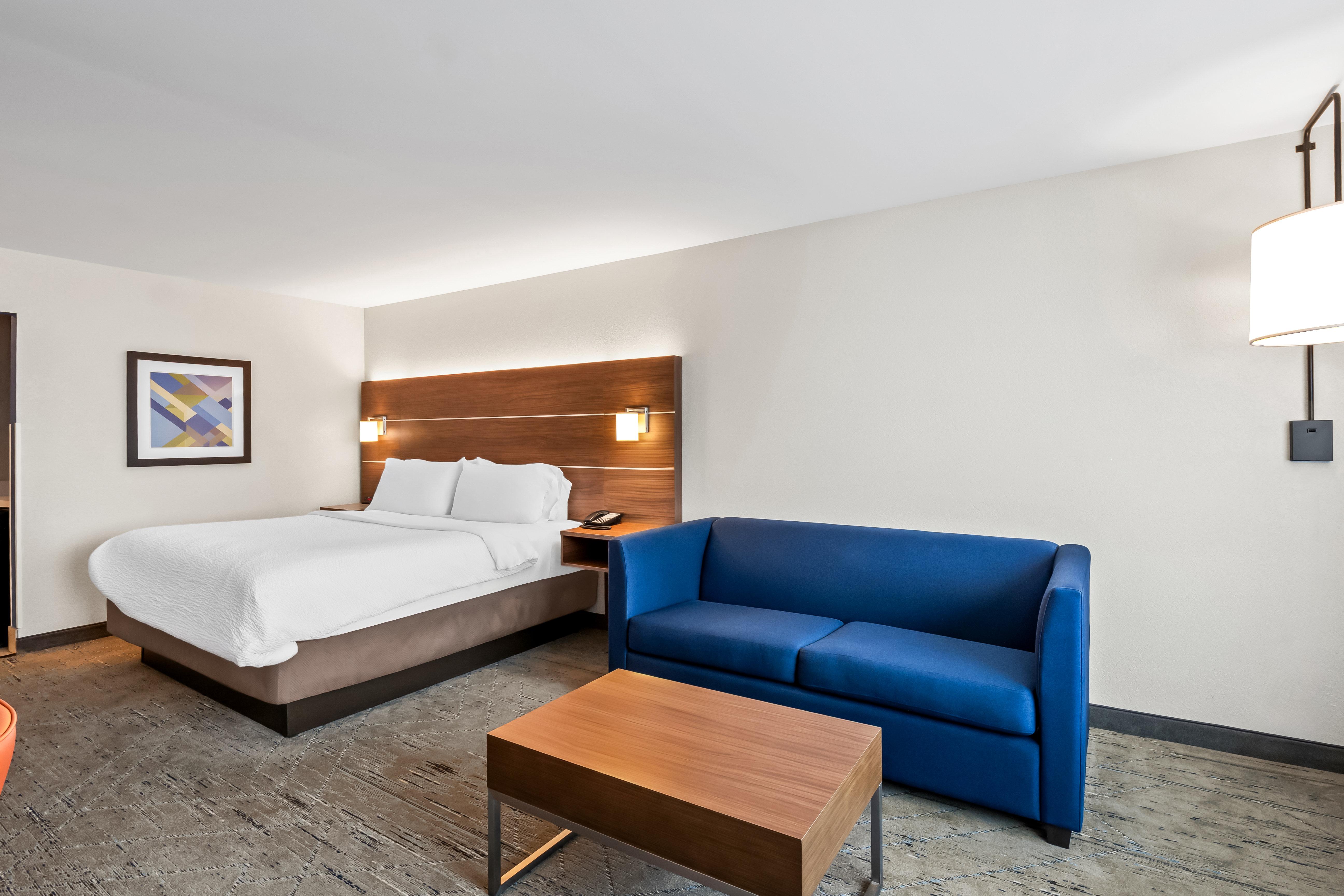 holiday inn express and suites detroit northwest livonia