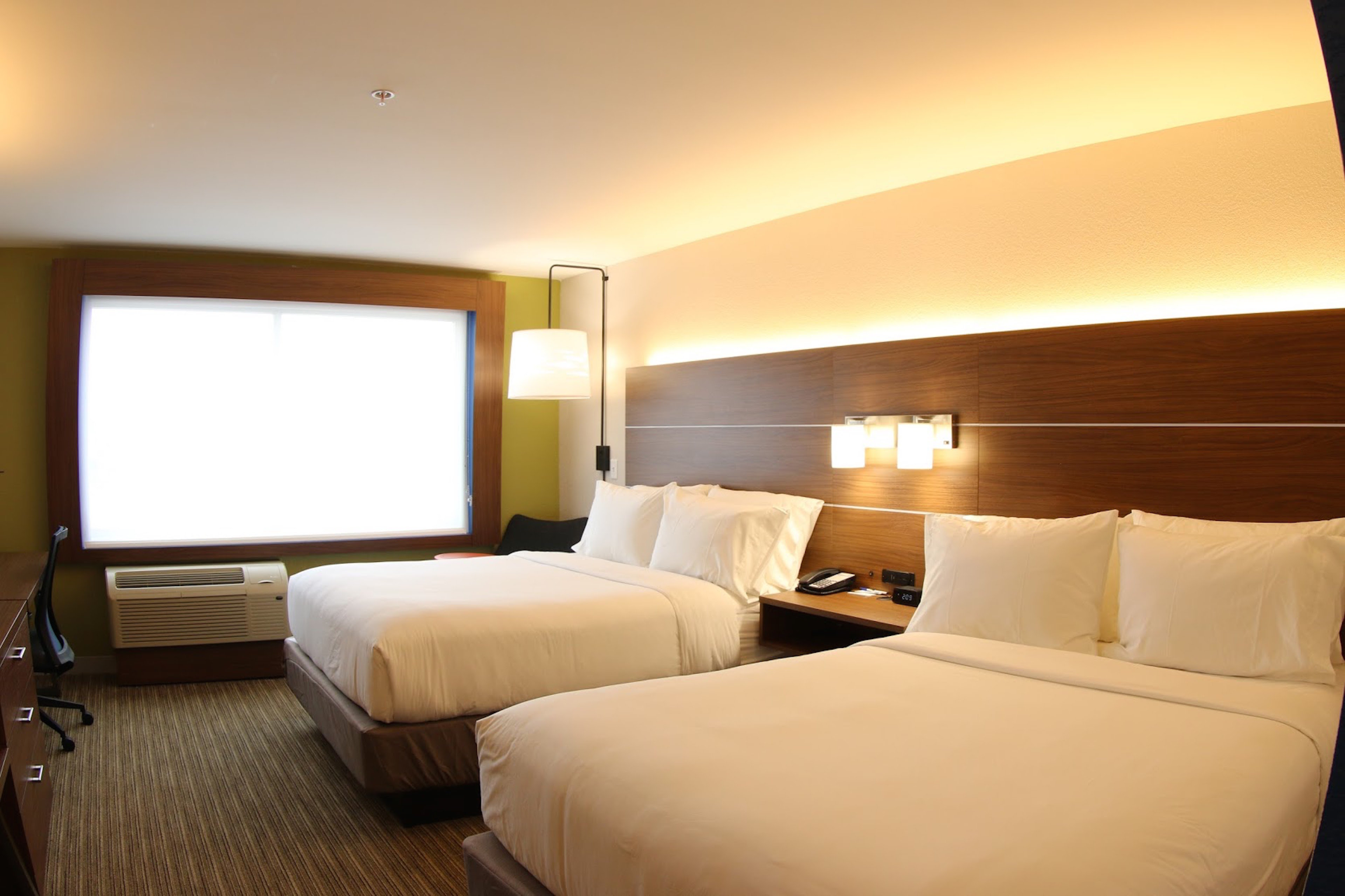 holiday inn express and suites detroit northwest livonia