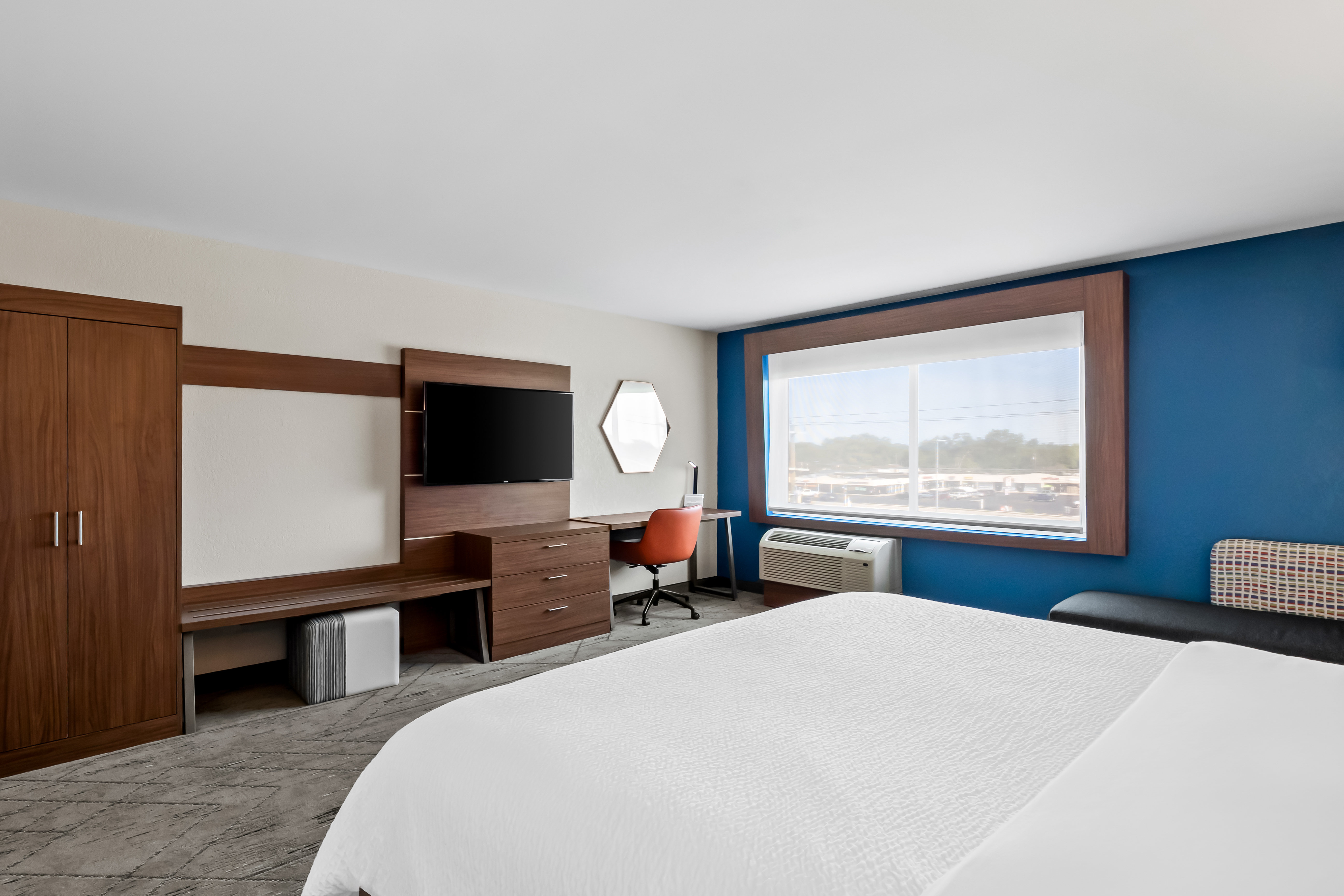 holiday inn express and suites detroit northwest livonia