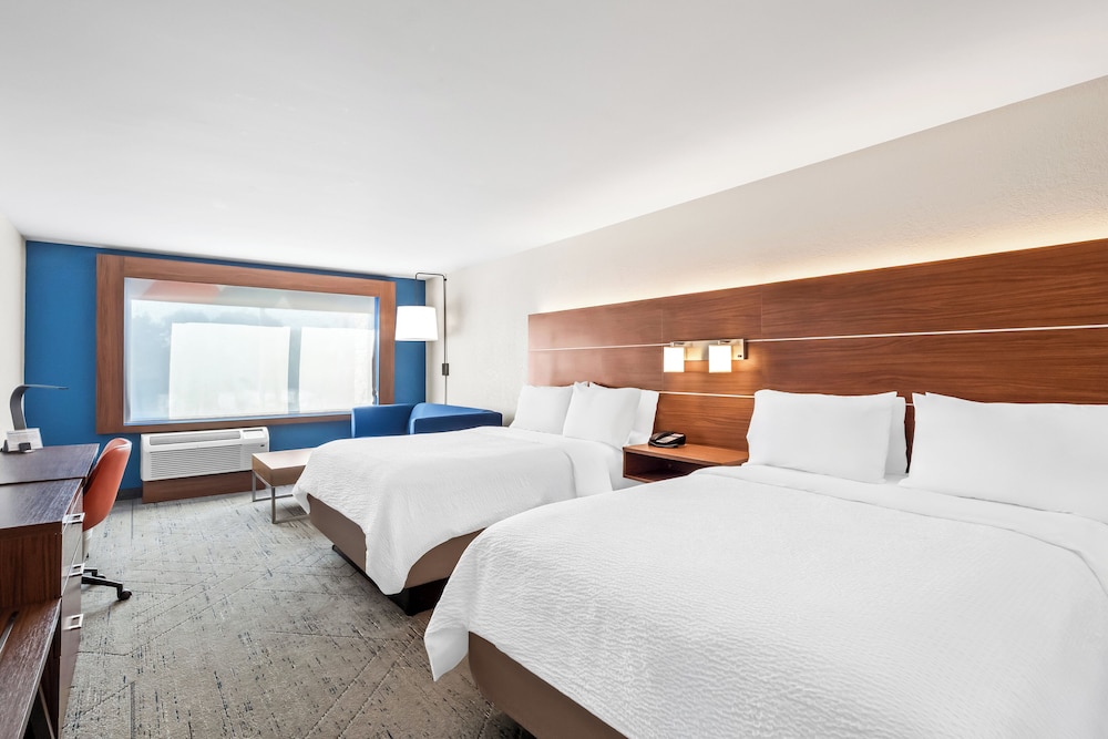 holiday inn express and suites detroit northwest livonia