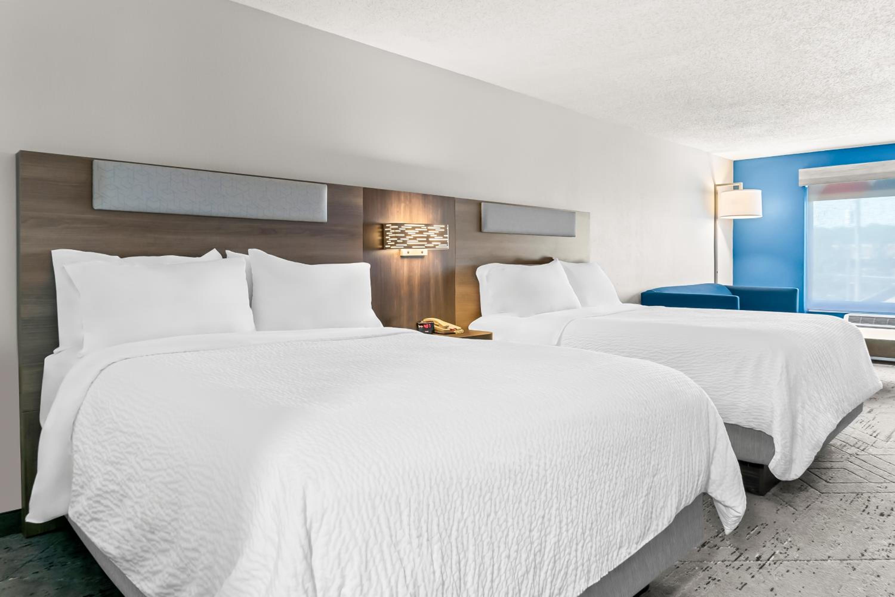 holiday inn express and suites detroit northwest livonia