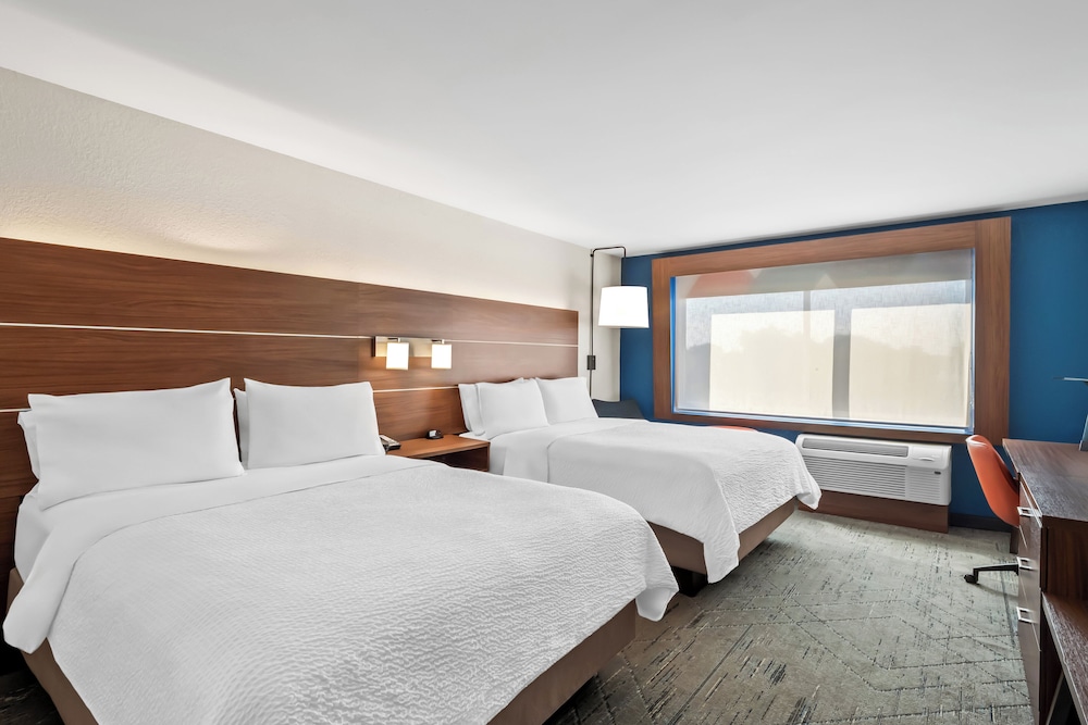 holiday inn express and suites detroit northwest livonia