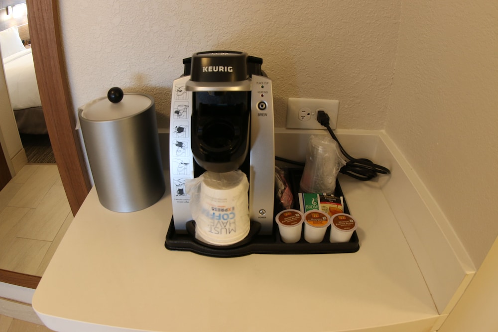 holiday inn express and suites detroit northwest livonia