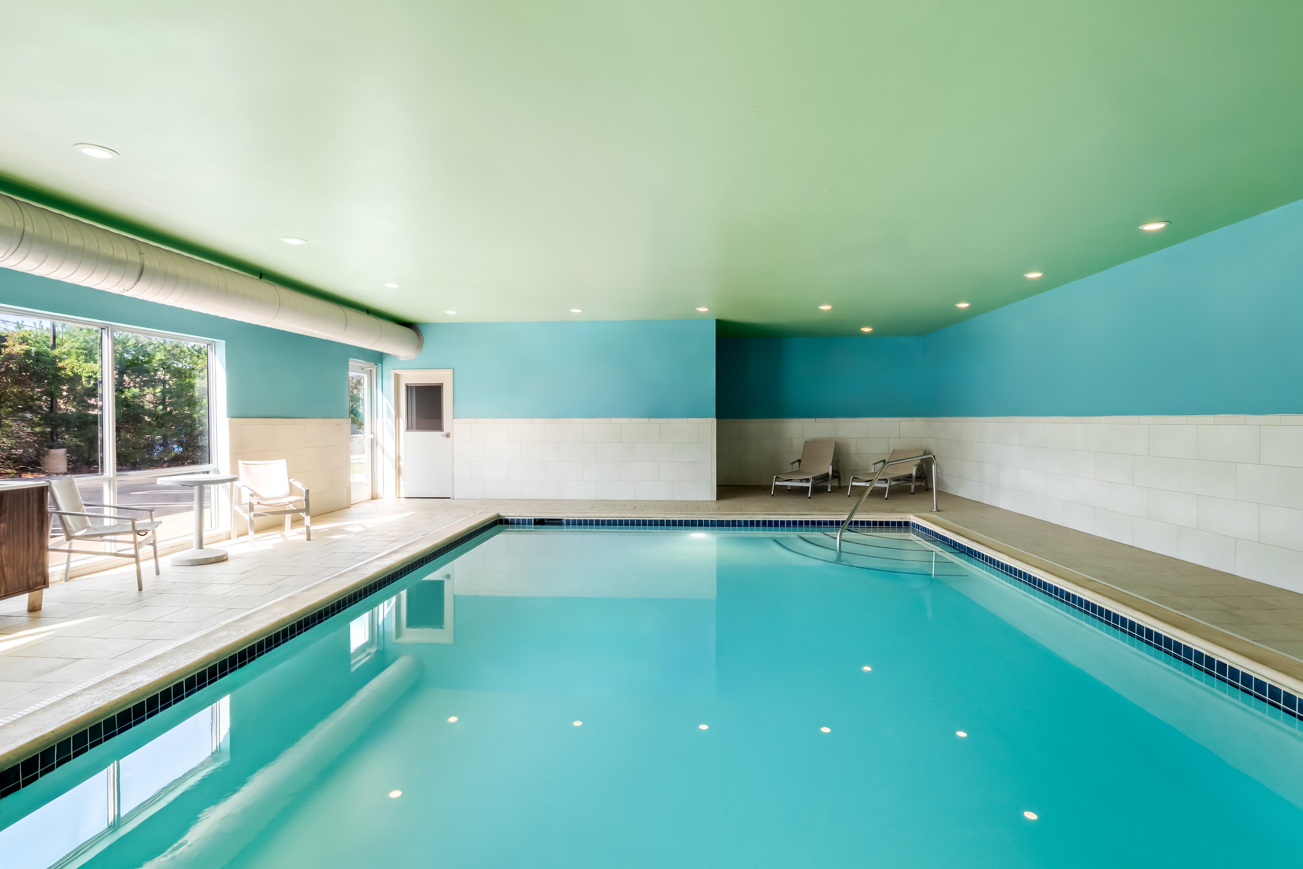 holiday inn express and suites detroit northwest livonia