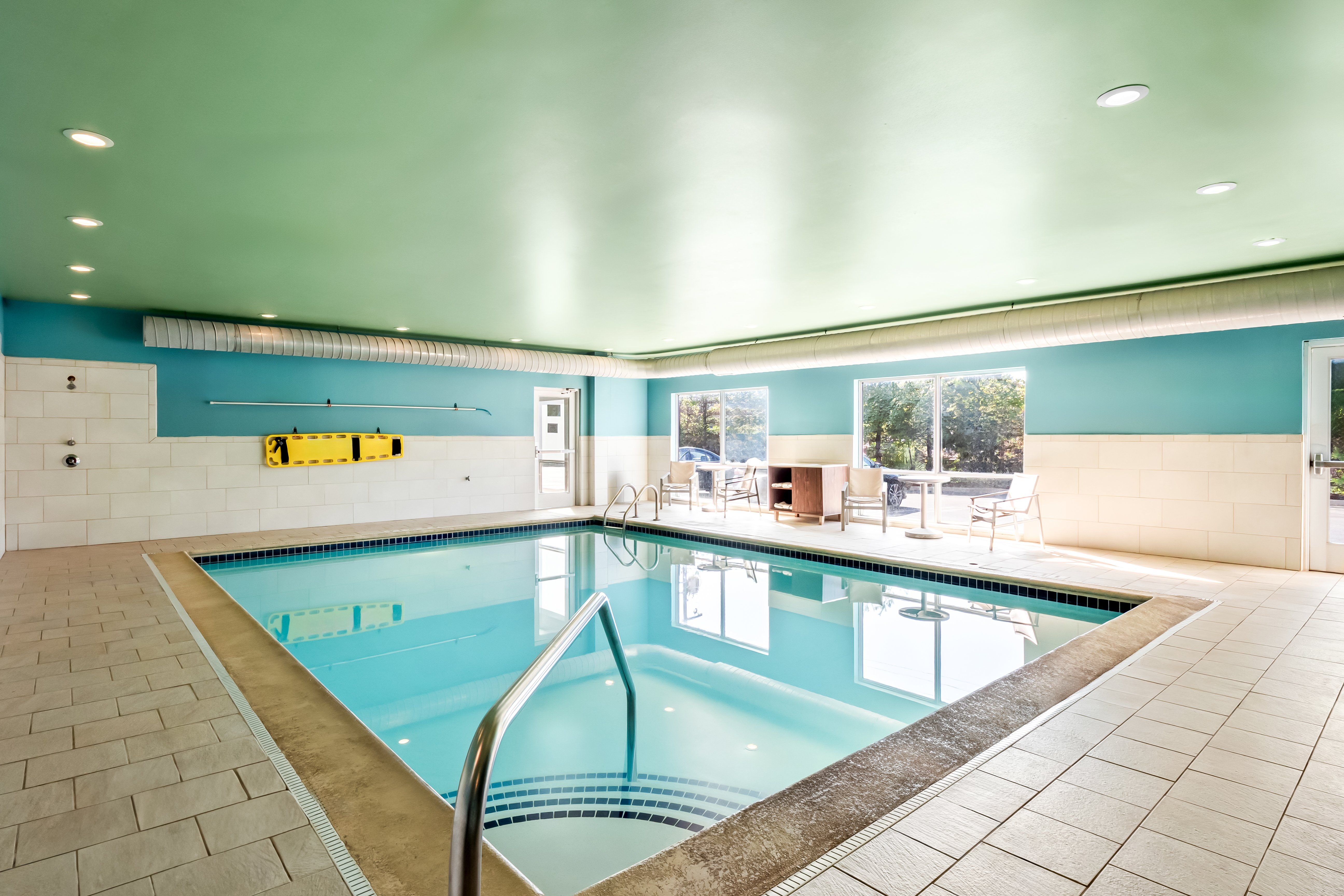 holiday inn express and suites detroit northwest livonia