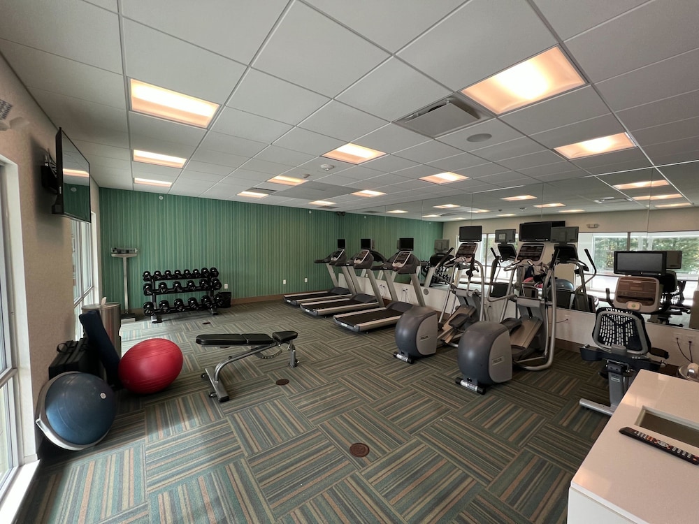 holiday inn express and suites detroit northwest livonia
