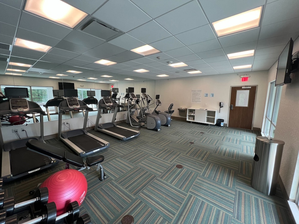holiday inn express and suites detroit northwest livonia