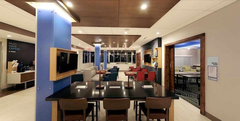 holiday inn express and suites detroit northwest livonia