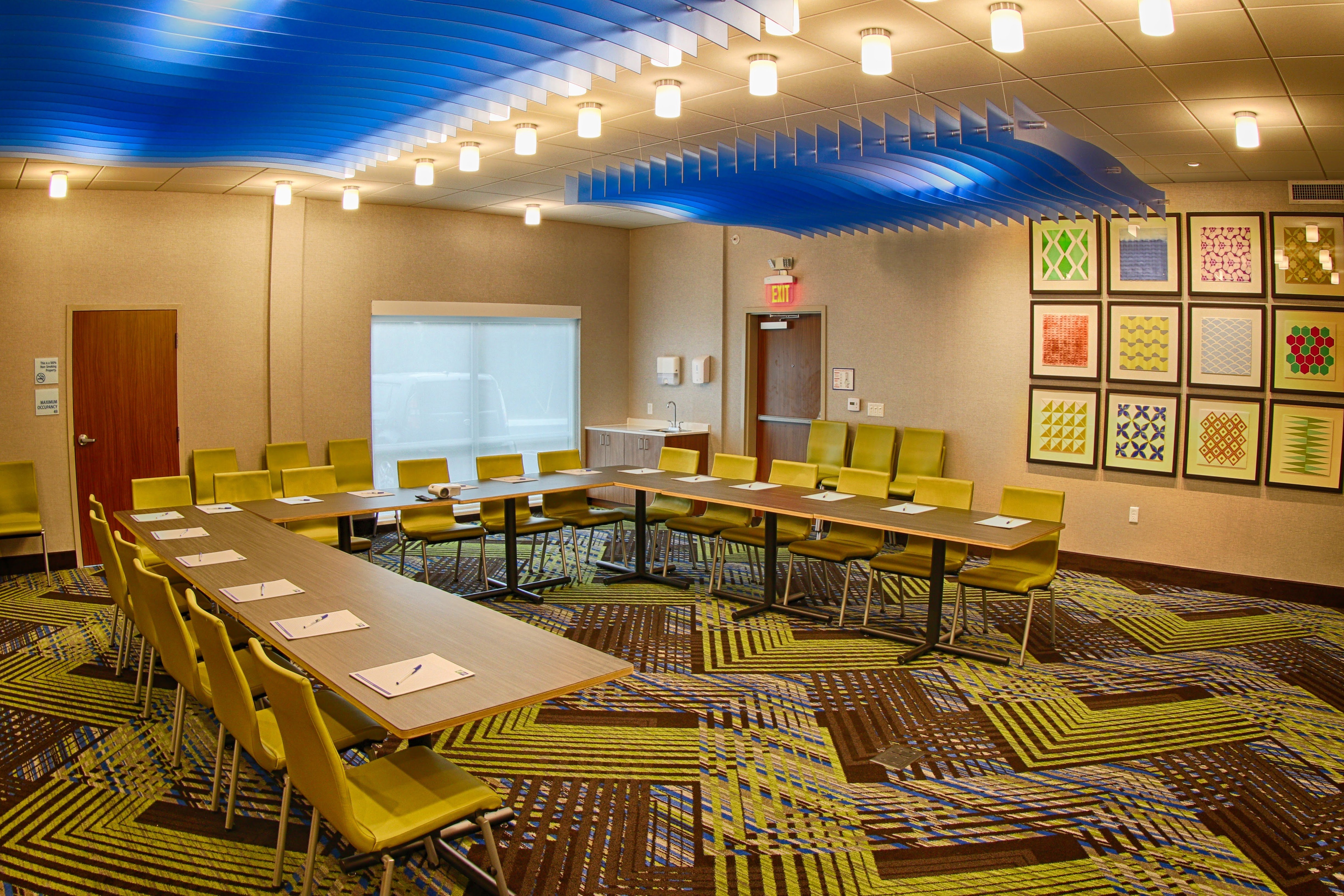 holiday inn express and suites detroit northwest livonia