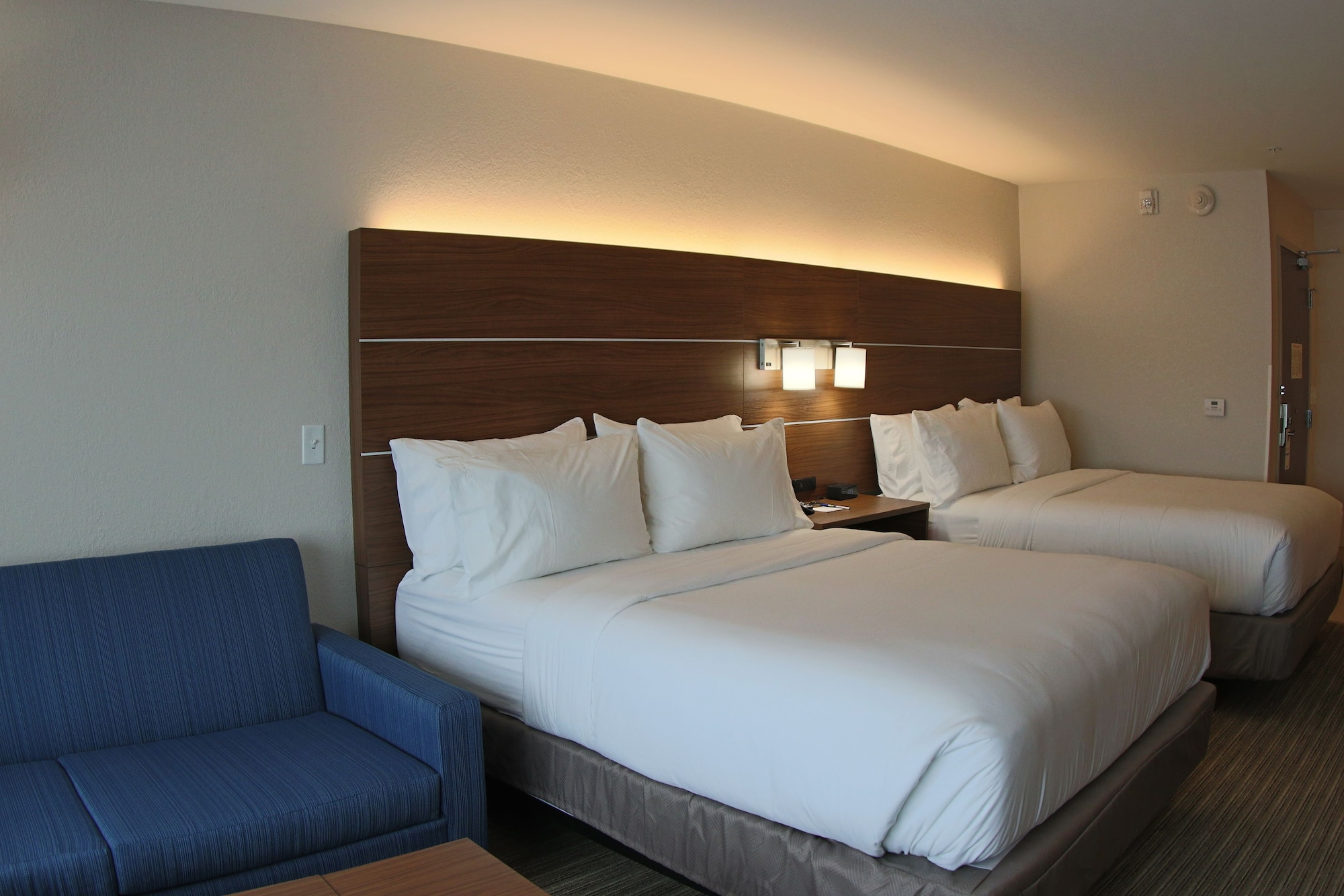 holiday inn express and suites detroit northwest livonia