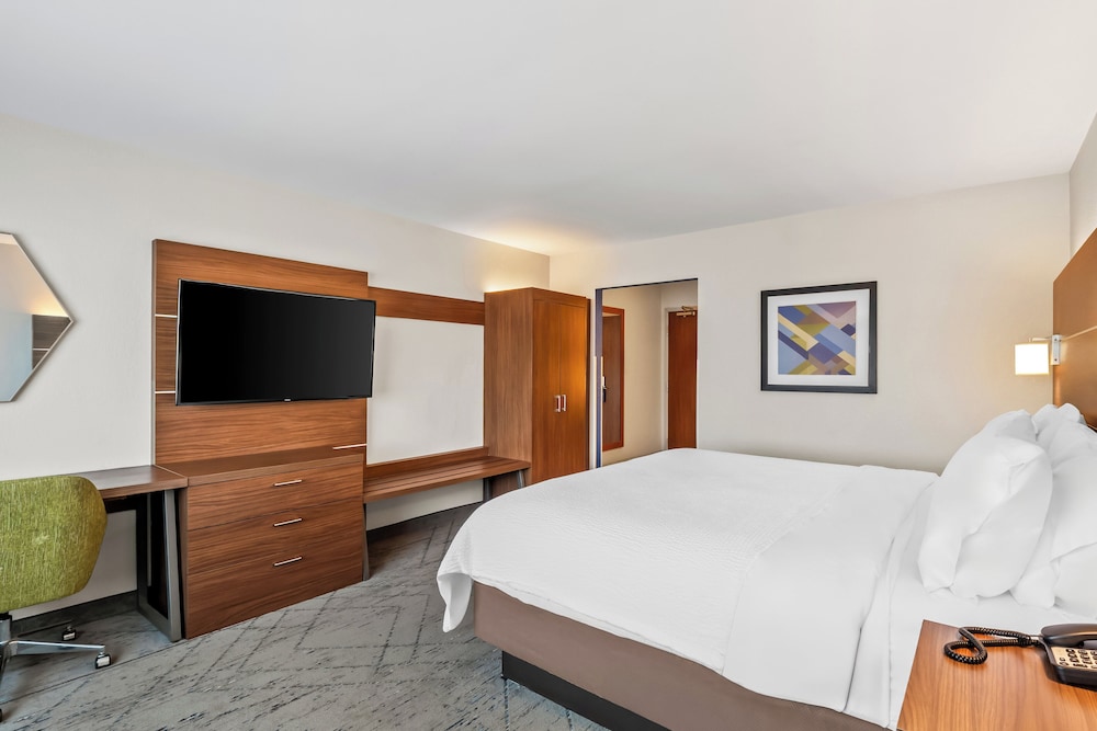 holiday inn express and suites detroit northwest livonia