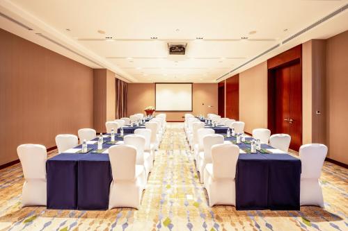 holiday inn neijiang riverside by ihg