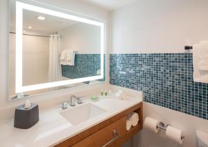 doubletree by hilton miami north i 95