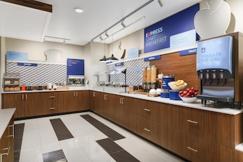 holiday inn express and suites oakhurst yosemite park area