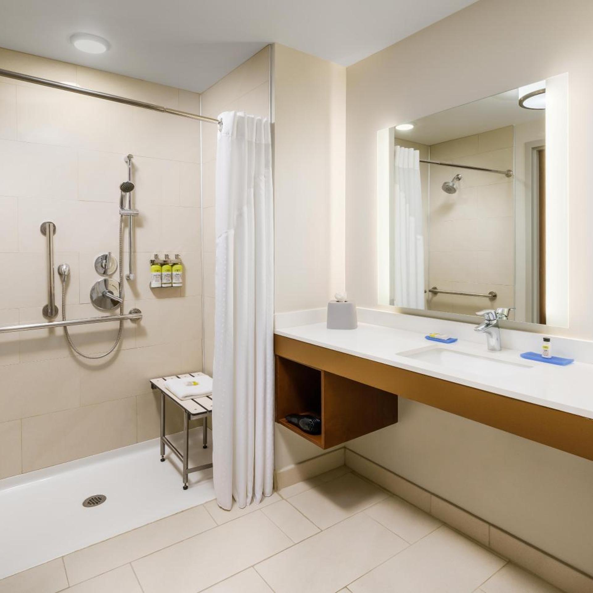 holiday inn express and suites oakhurst yosemite park area