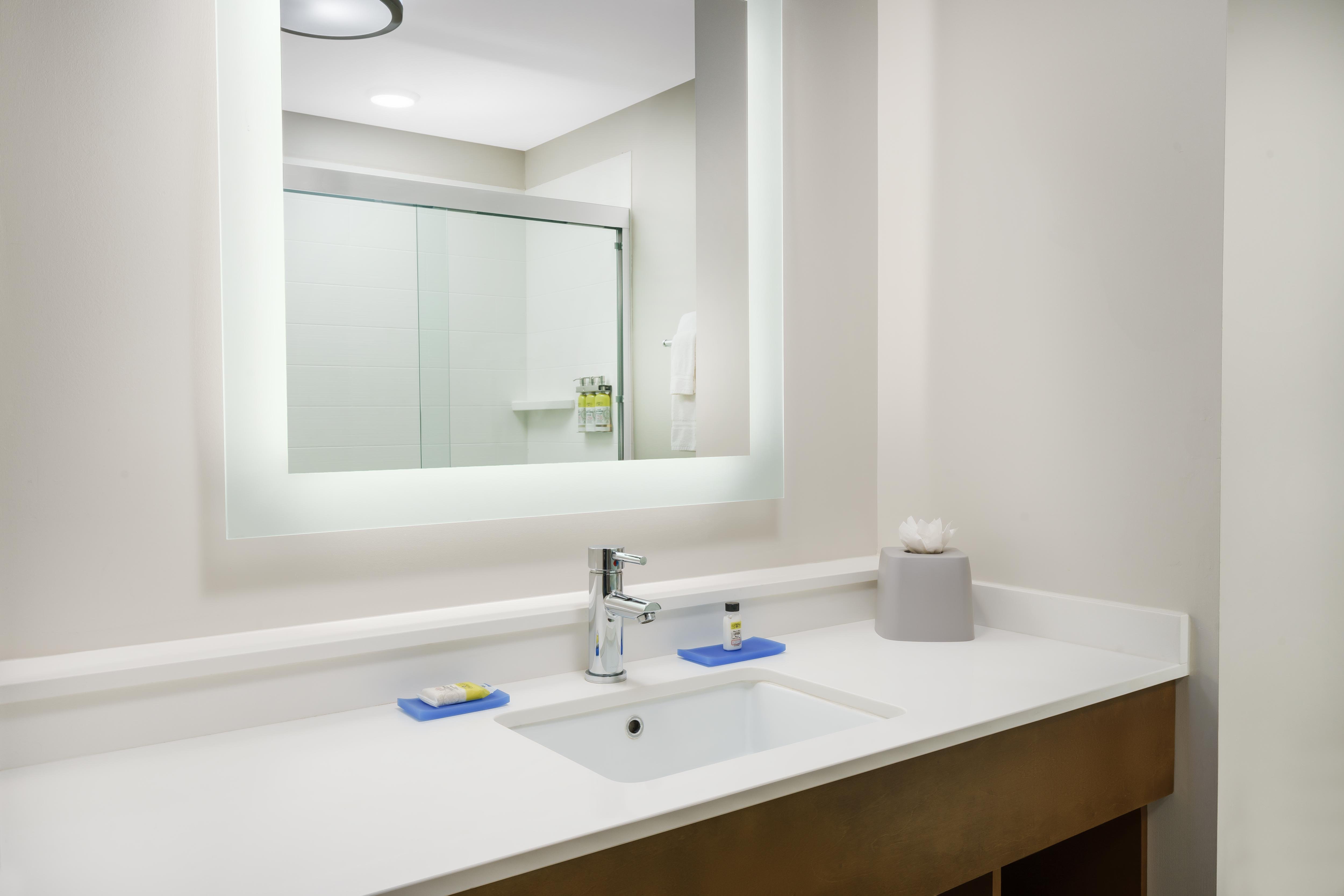 holiday inn express and suites oakhurst yosemite park area