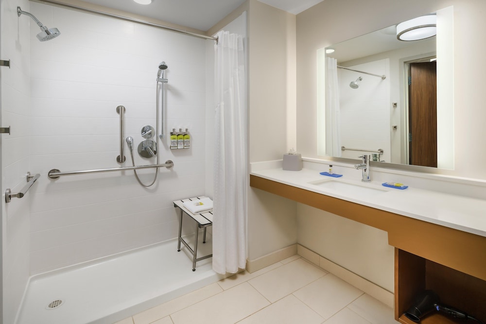 holiday inn express and suites oakhurst yosemite park area