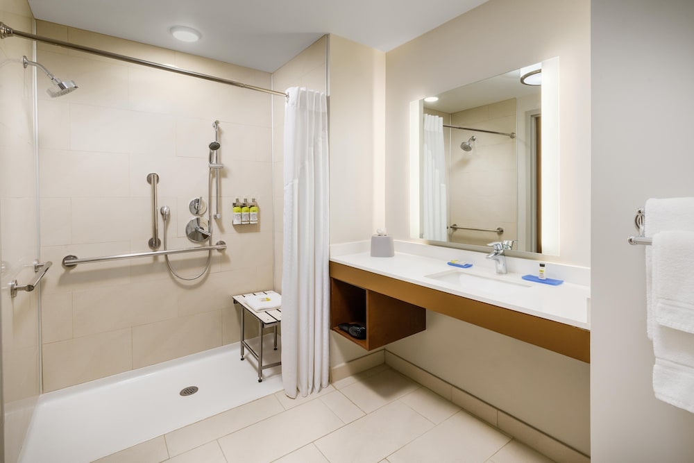 holiday inn express and suites oakhurst yosemite park area