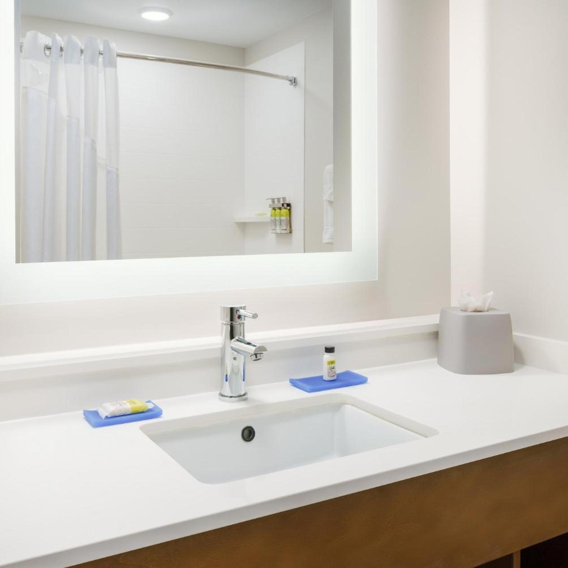 holiday inn express and suites oakhurst yosemite park area