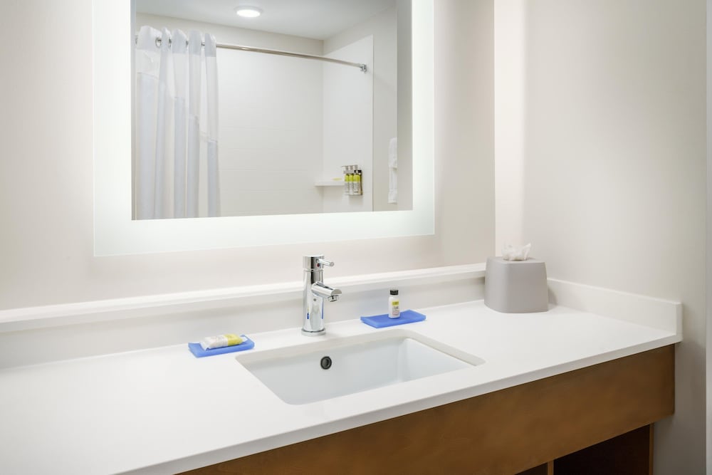 holiday inn express and suites oakhurst yosemite park area