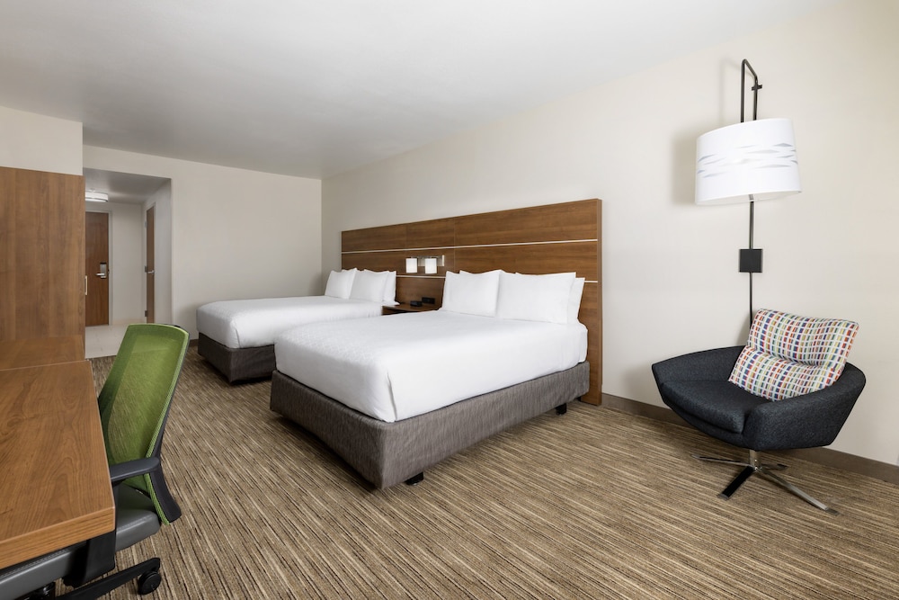 holiday inn express and suites oakhurst yosemite park area