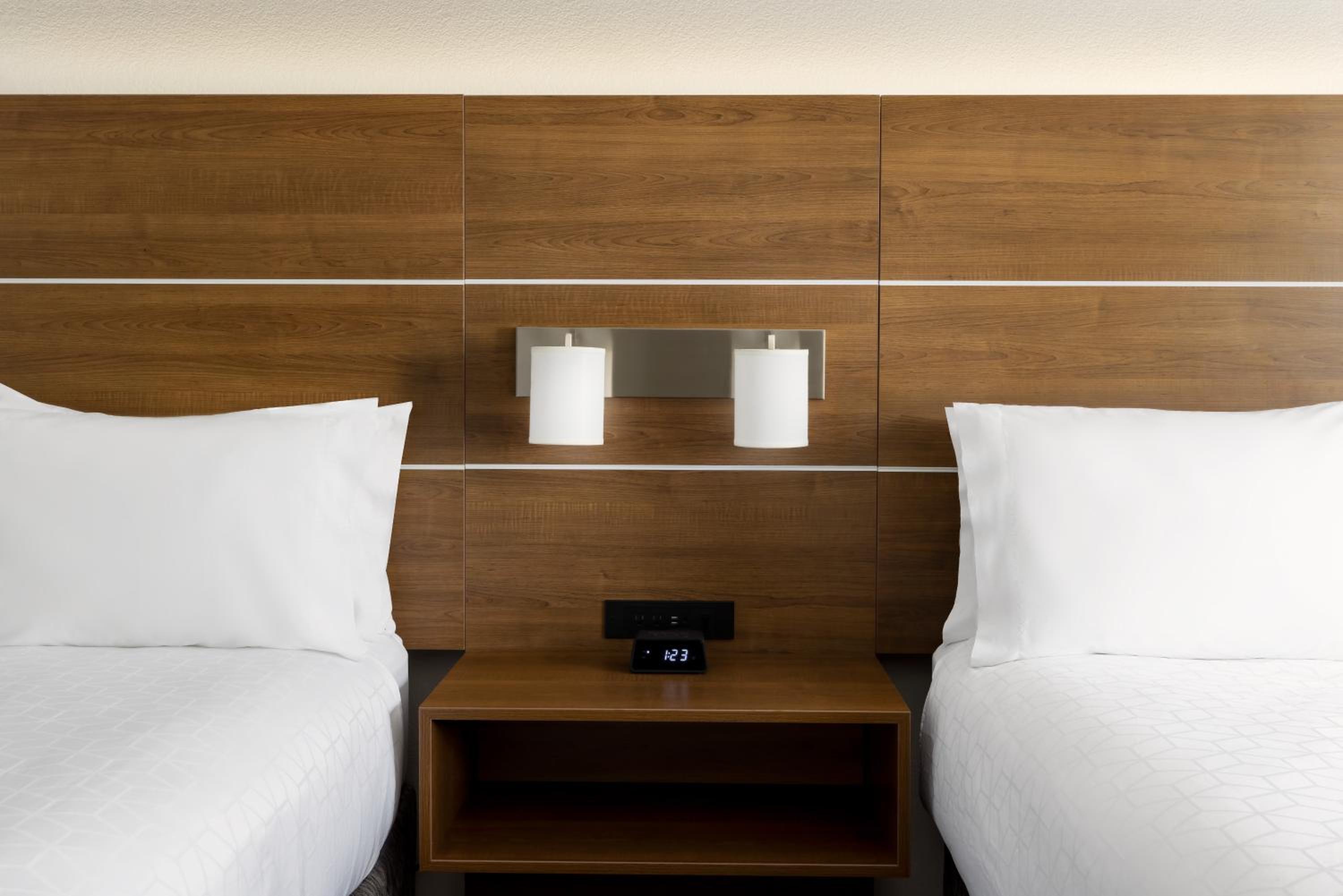 holiday inn express and suites oakhurst yosemite park area