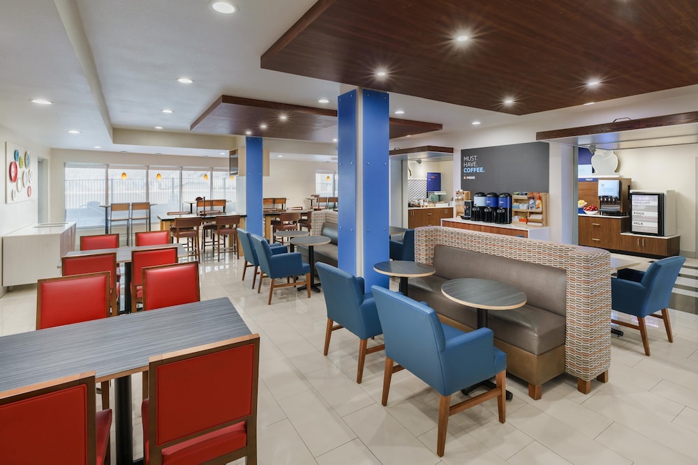 holiday inn express and suites oakhurst yosemite park area