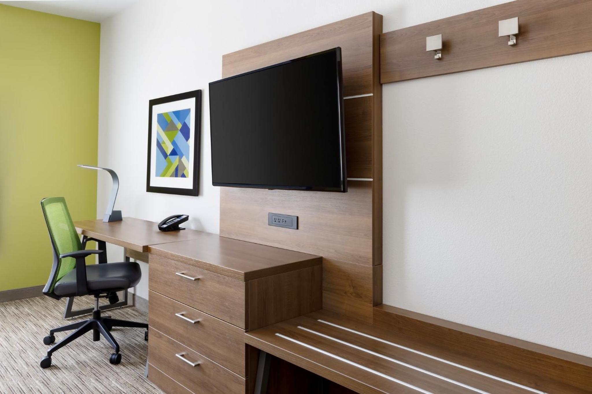 holiday inn express and suites oakhurst yosemite park area