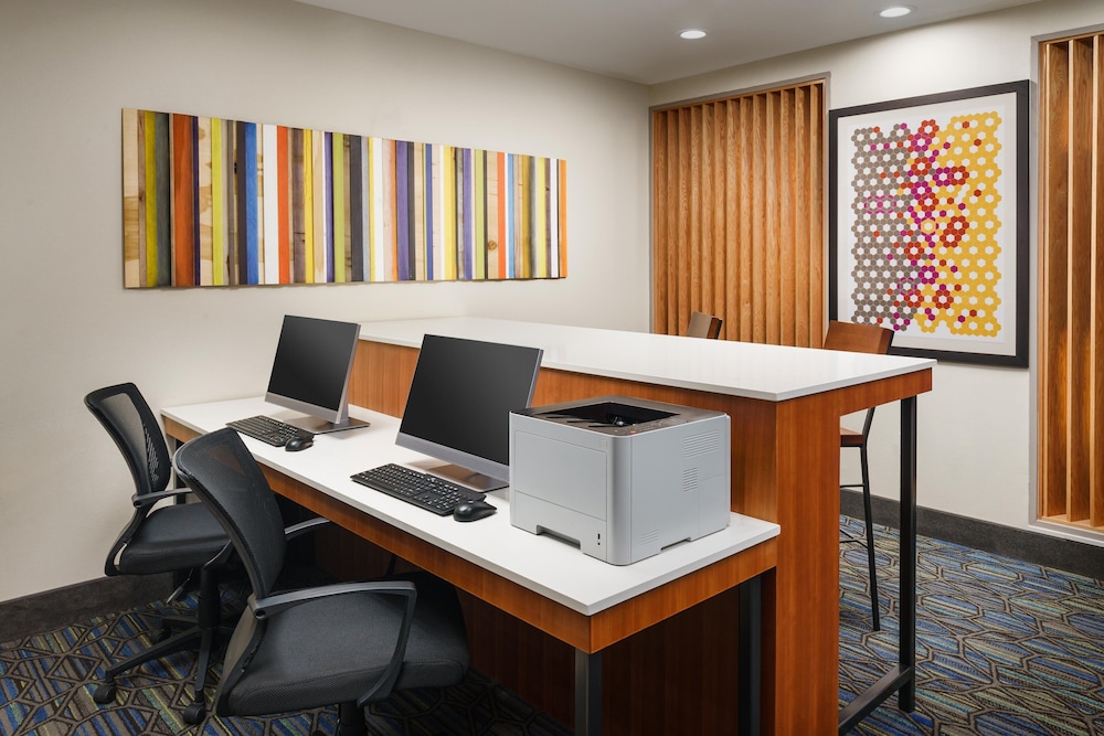 holiday inn express and suites oakhurst yosemite park area