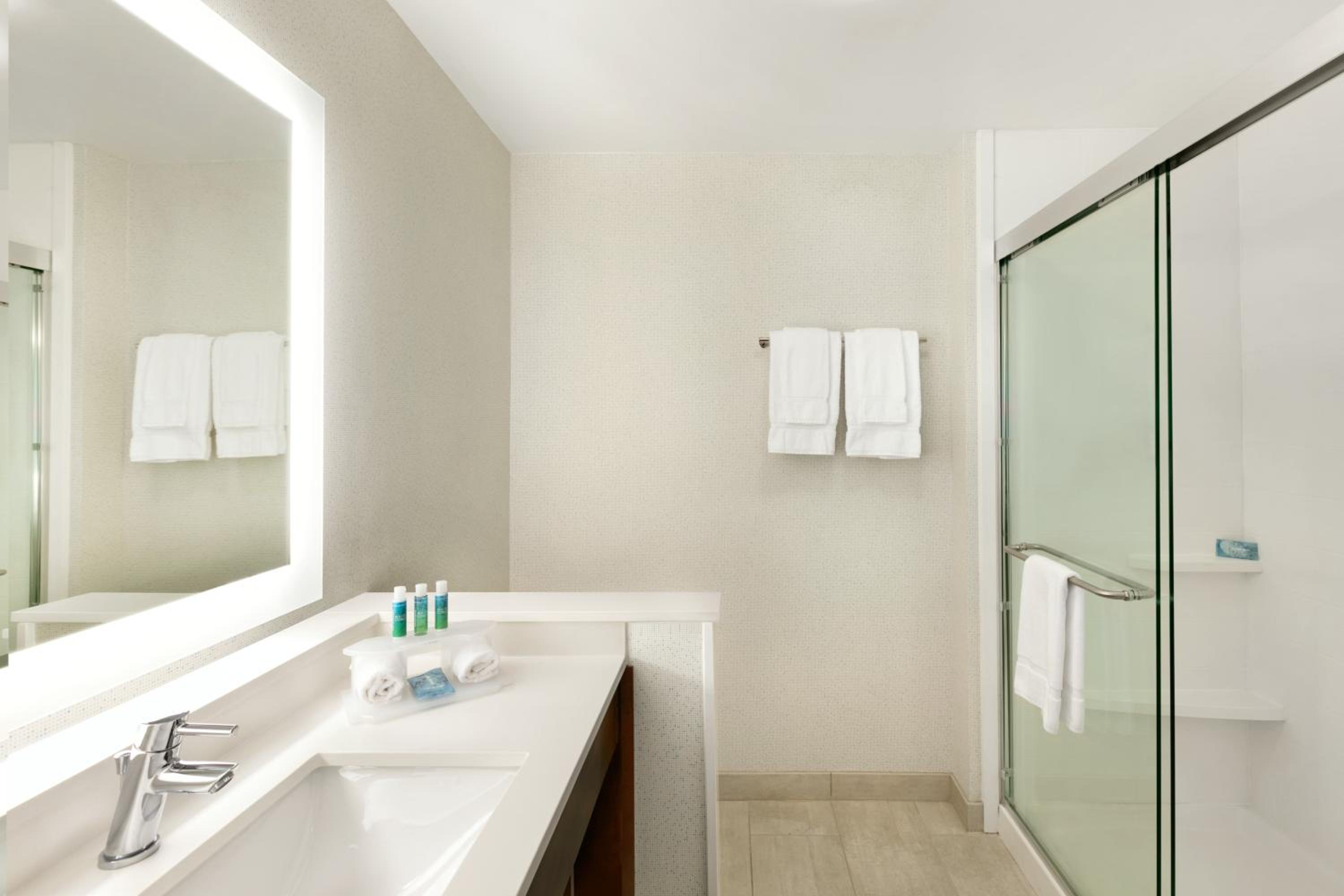 holiday inn express and suites salisbury by ihg