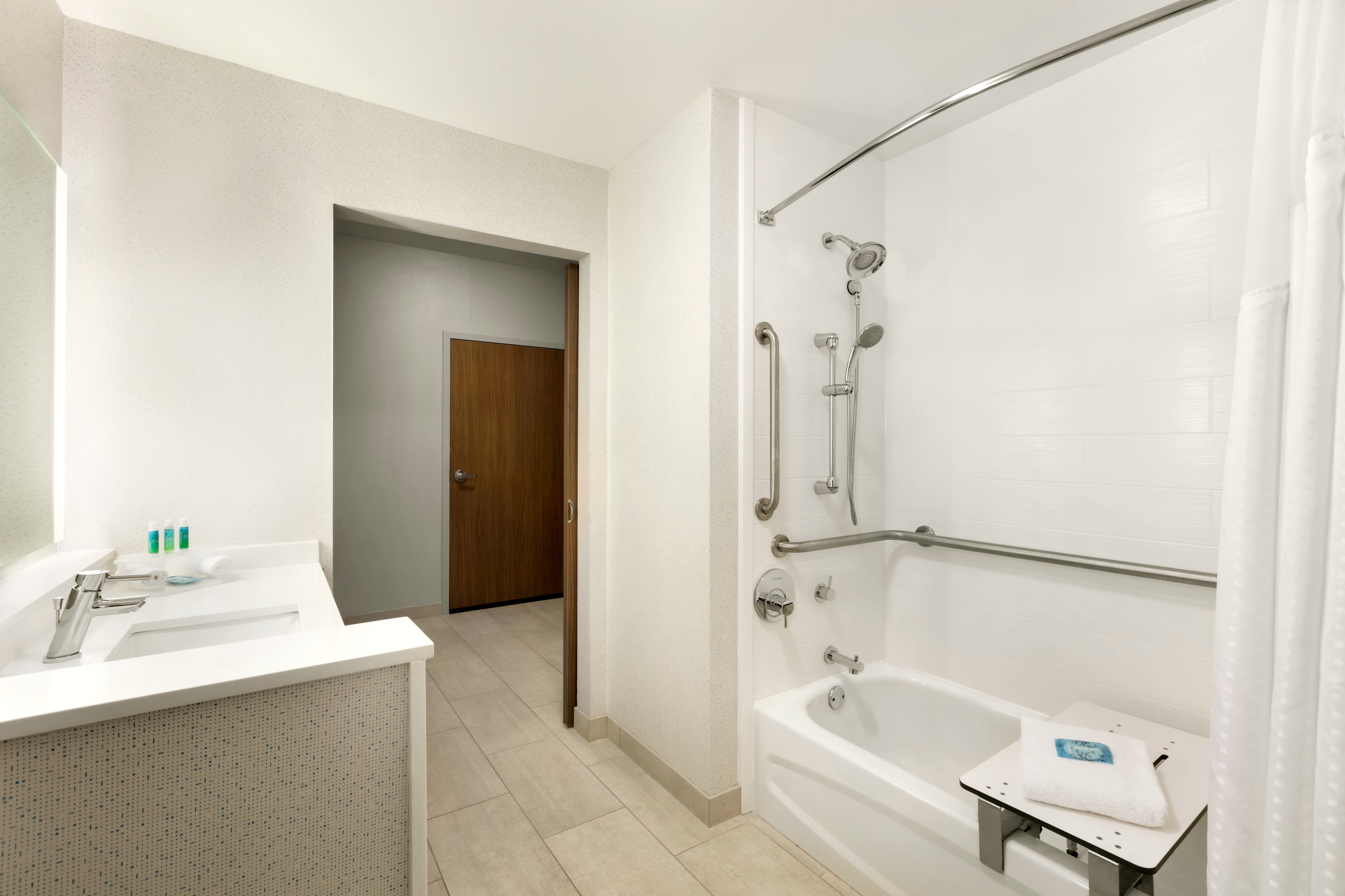 holiday inn express and suites salisbury by ihg