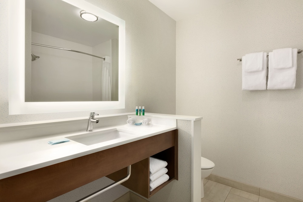 holiday inn express and suites salisbury by ihg