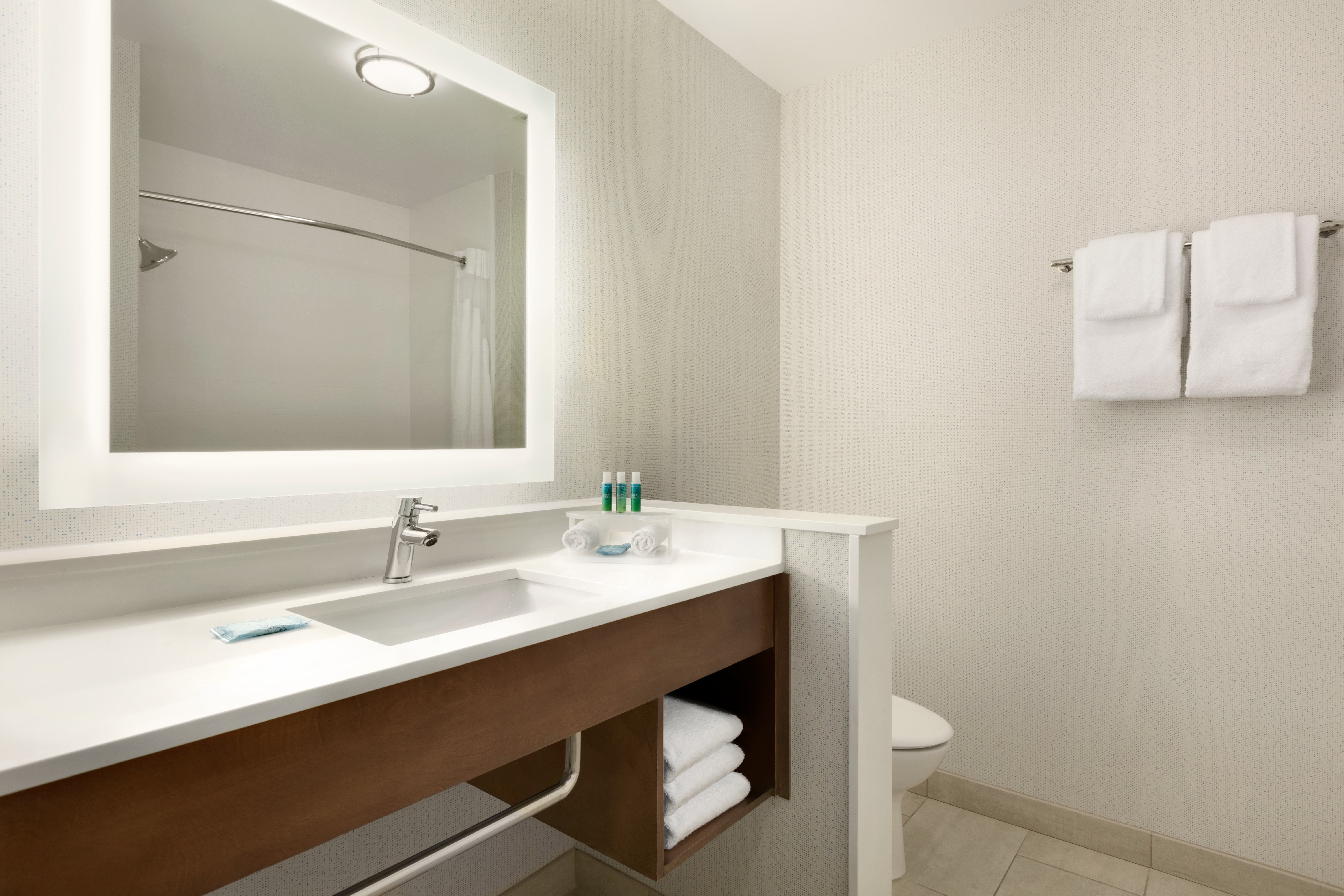 holiday inn express and suites salisbury by ihg