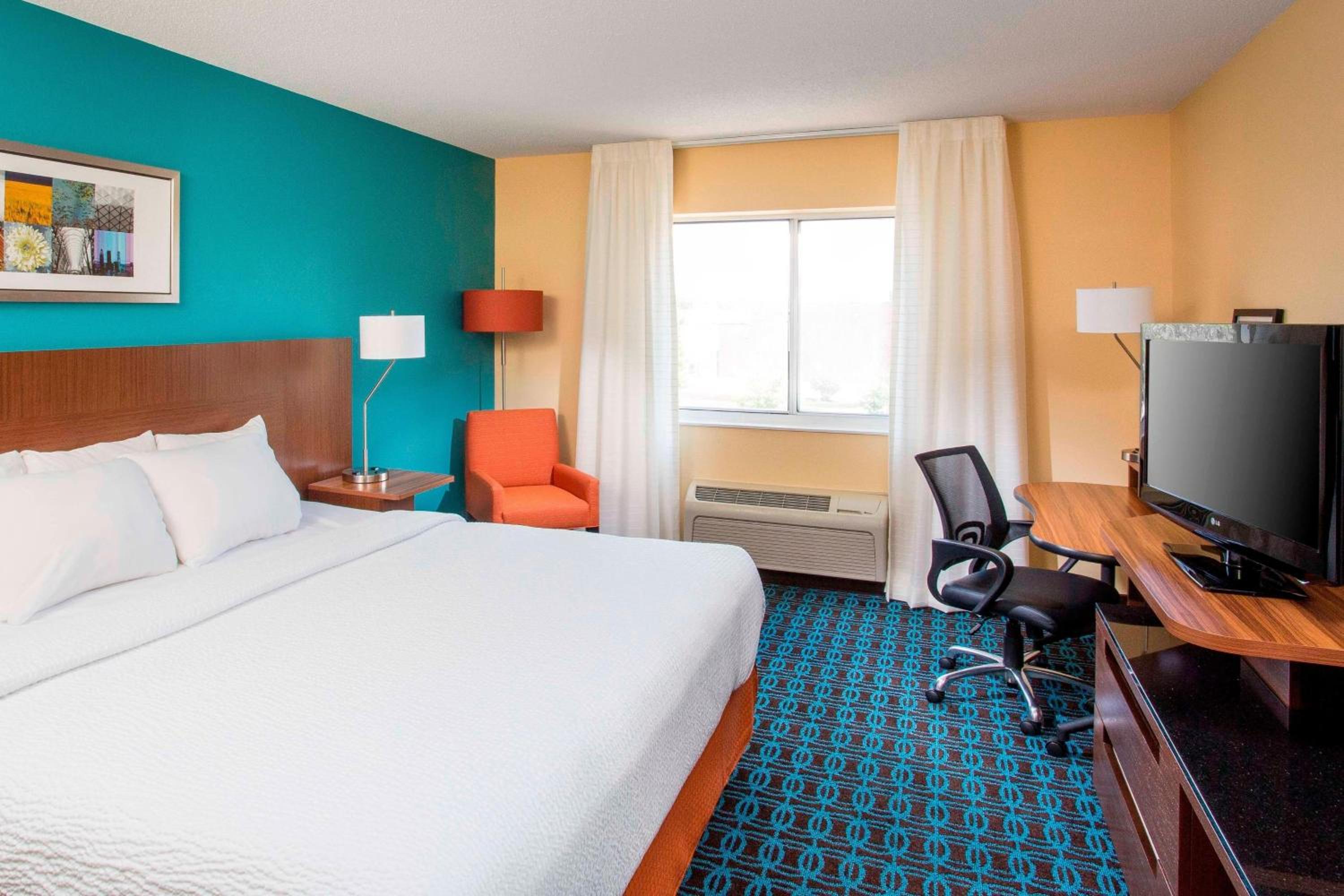 holiday inn express and suites salisbury by ihg